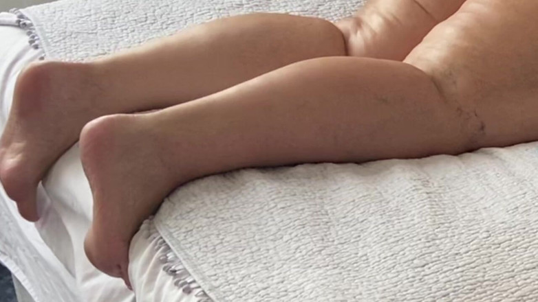 Daddykane: Taşaklar kalın tombul orta yaşlı seksi kadının derinliklerinde. İtaatkar genç erkek...