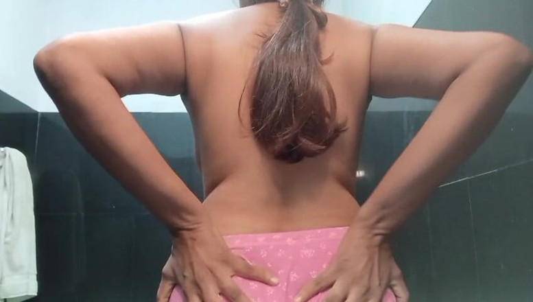 Anne White: Intensa masturbação de dedos do clitóris e penetração