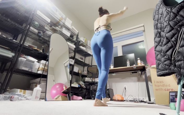 Bigmax8inch: Dickflash Fitness Adventure Part 1 Flashing Behind My New Roomate