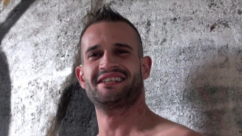 EXHIB BOYS: Muscle boy fucked outdoor by straight curious