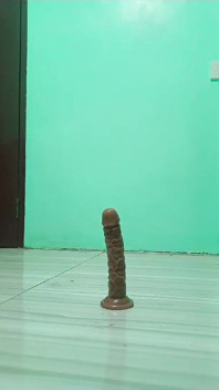 Sexy filipínská milfka jezdí a tančí na robertku