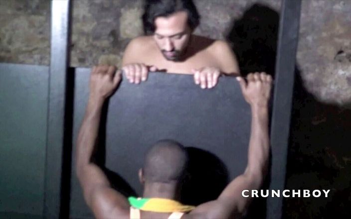 ARAB FUCKERS WITH HUGE COCKS: 阿拉伯直男在寻欢洞里吮吸黑人