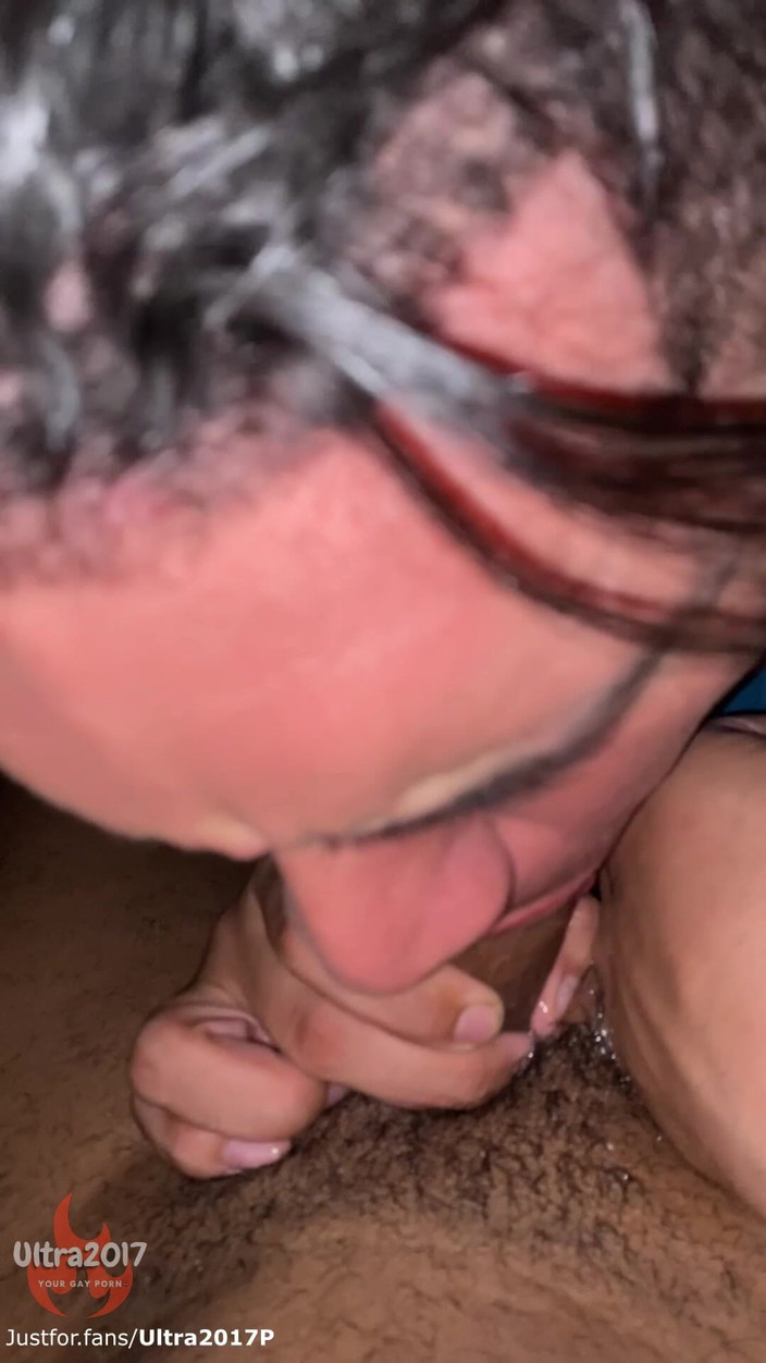 Ultra2017P: Futbol takımının heteroseksüel kaptanını emiyor