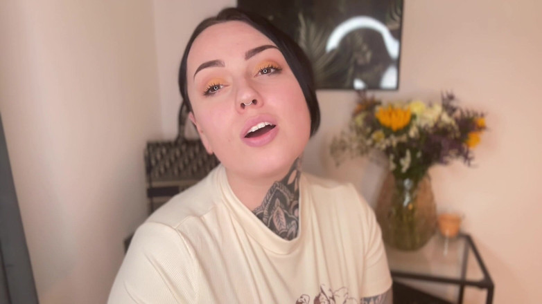 Miss Valentina: Làm sạch lỗ đít của tôi