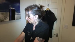 Nicola Julie ve Crystal tarafından şehvetli hale getiriliyor