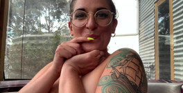 Princess Poppy: Třesení zadku, roztahování a mrkání zadku ve vířivce