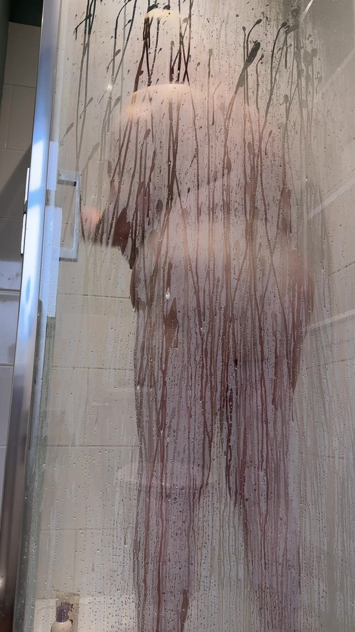 catherinecan69: 一緒にシャワーを浴びてください。裸と石鹸 Mmmm