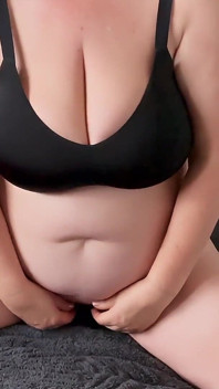 O melhor vídeo solo de masturbação de selfie de 2025 vai para esta bela sessão