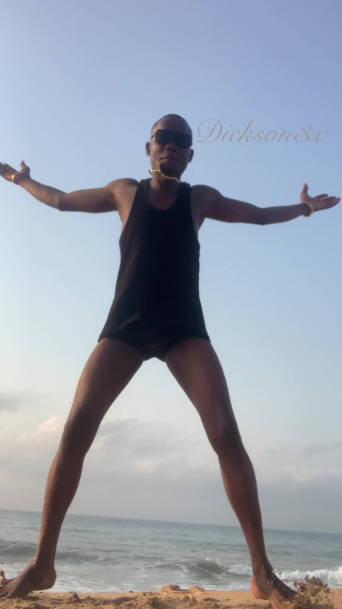 Dickass3x: Merhaba hayranları hala Cotonou plajında eğleniyor