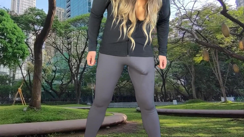 Lucas Nathan King: 公園でからかうモンスターコックニューハーフ