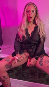 Goddess Gigi Smoking Dildo Blowjob