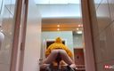 TattedBootyAb: Застукали на крейсерской в публичной ванной, супер рискованно - гладкое дно в видео от первого лица