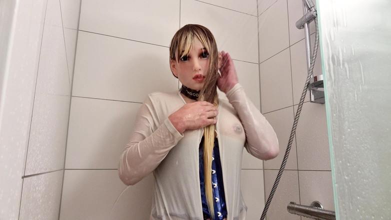 Hooded June: Camicia bianca bagnata la doccia! Vuoi fare una doccia con...