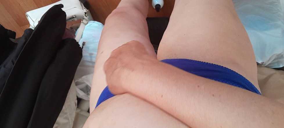 Lesbian-illusion: 젖은 팬티에 큰 소리로 동시에 사정하는 세 여친