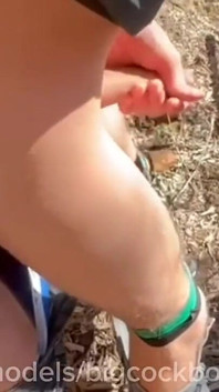 Gay Bear bušil do zadku mladého chlapa v továrně vpravo