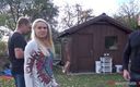 Czech Pornzone: 정원에서 낯선 두 명과 섹스하는 핫한 금발