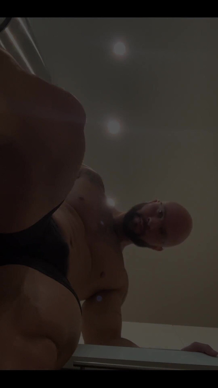 Jasons feet: ジャイアントがあなたの小さな街を押しつぶした