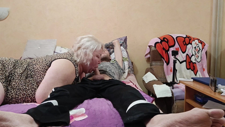 Zona901: Nieoczekiwane głębokie obciąganie z macochy ze spermą w ustach i...