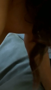 แว่นอยู่ - สาวสีผมบรูเน็ตกินเพื่อนจนเธอสั่น