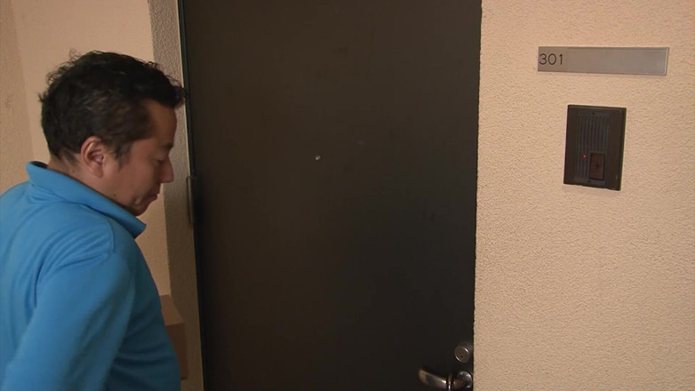 Watch Dirty Movies: 私の継父は私のタイトなマンコをファックしたい