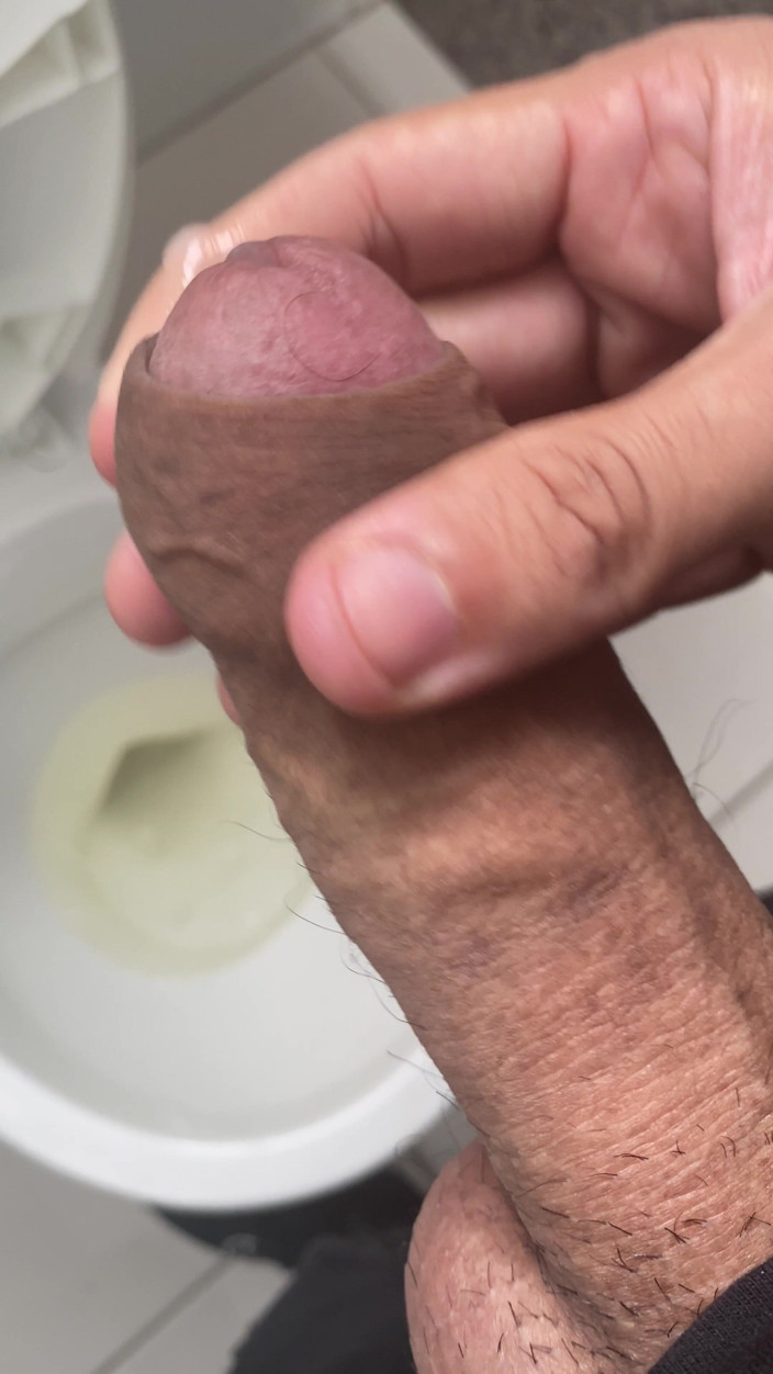 Fap smag boy: Xuất tinh tại nơi làm việc