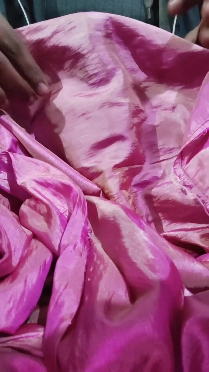 Satin And Silky: Satin Silk Handjob Porr - Kukhuvud gnugga med rosa skuggad satin...