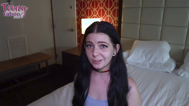 Teenytaboo: Lily, vendeuse, se fait sodomiser
