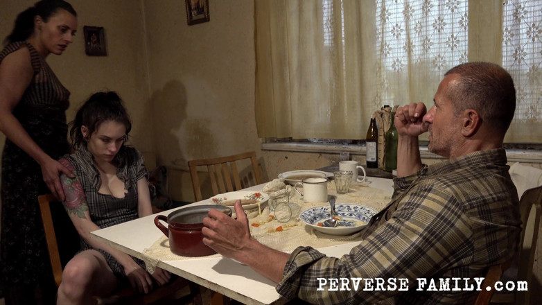 Perverse Family: Perverse 23 (सीजन 2): Charlie's Girl