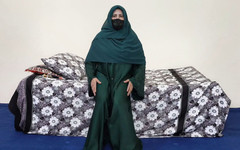 RajuIndianPorn: 非常に熱いですパキスタンのイスラム教徒Niqab女性オナニーによるディルド