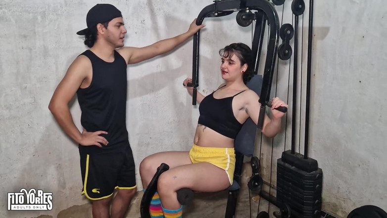 Fito torres films: Den personliga tränaren åt min styvsyster och jag på gymmet