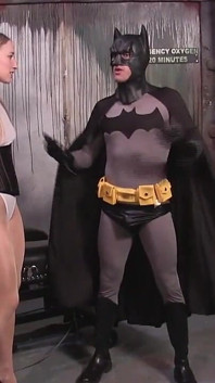 La troia fa svergognare batman