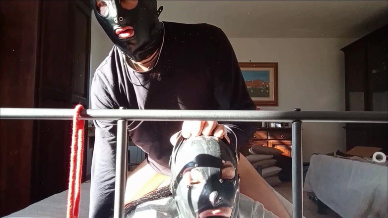 LauraOnHeels: Связанная в постели, я все мои дырки грубо трахнул большой член, вид