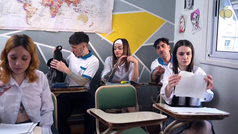 Limon producciones: Instituto Limón: Ignored Student Freezes Time with an App to...