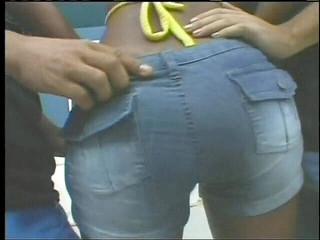 Shemale World: 巴西变性人被两个双性恋男孩操