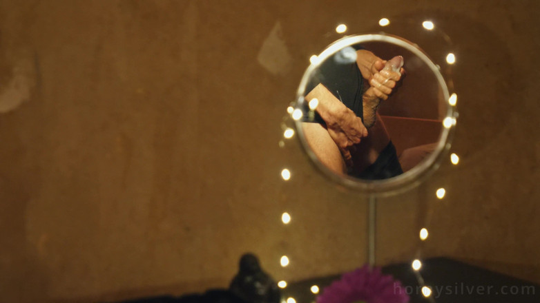 Jerking studs: Round mirror