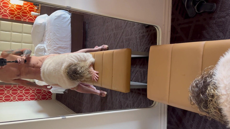 Bonewizzard69: Urocza zielonooka żona jeździ i ssie swojego mężczyznę, zabawa w hotelu...