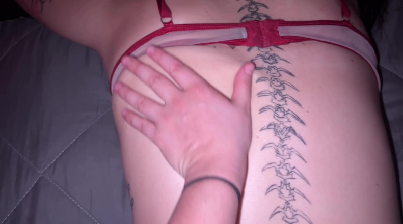 LuchCrush: Depois de uma massagem relaxante, minha meia-irmã me fodeu grosseiramente