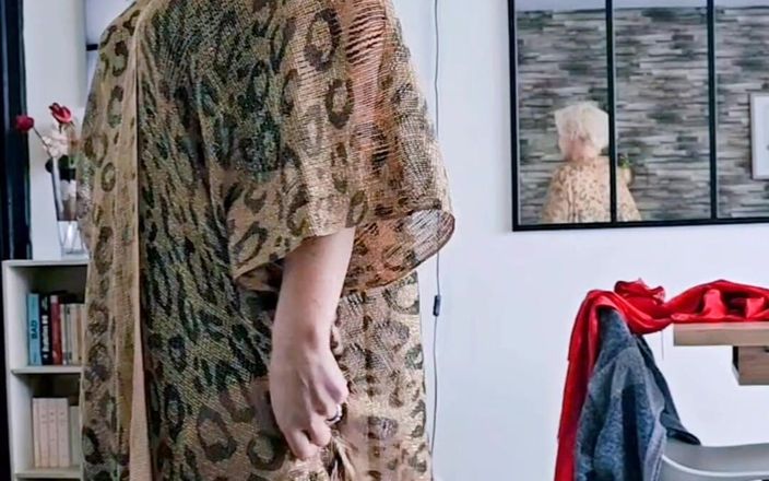 Sofy13: Em roupa sexy, eu estou esperando você vir e foder...