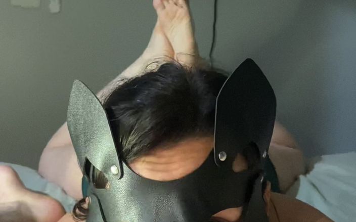 gabriellablows: Pozwalam mu się zrelaksować, podczas gdy ssę jego kutasa, aby...