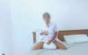 Chathu Studio: Sri Lankalı kız yastıkla sikişiyor