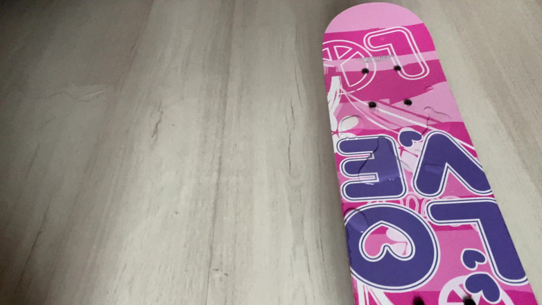 Misty Phoenix: Kencing Di Skateboard Saya Dan Menunjukkan Puddle Dekat
