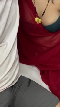 Vecina caliente milf se la follan cuando está sola en casa