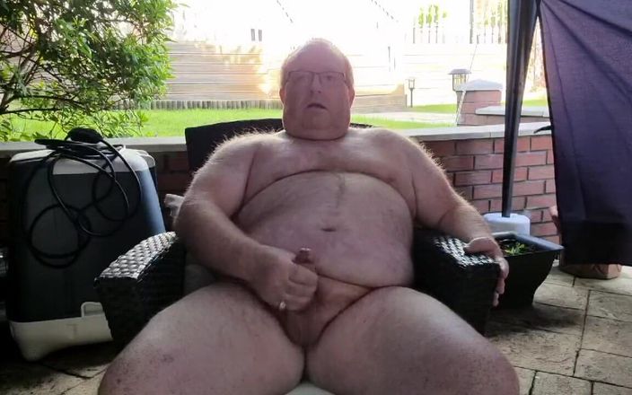 Daddysmudge: Un papa se branle dehors et jouit