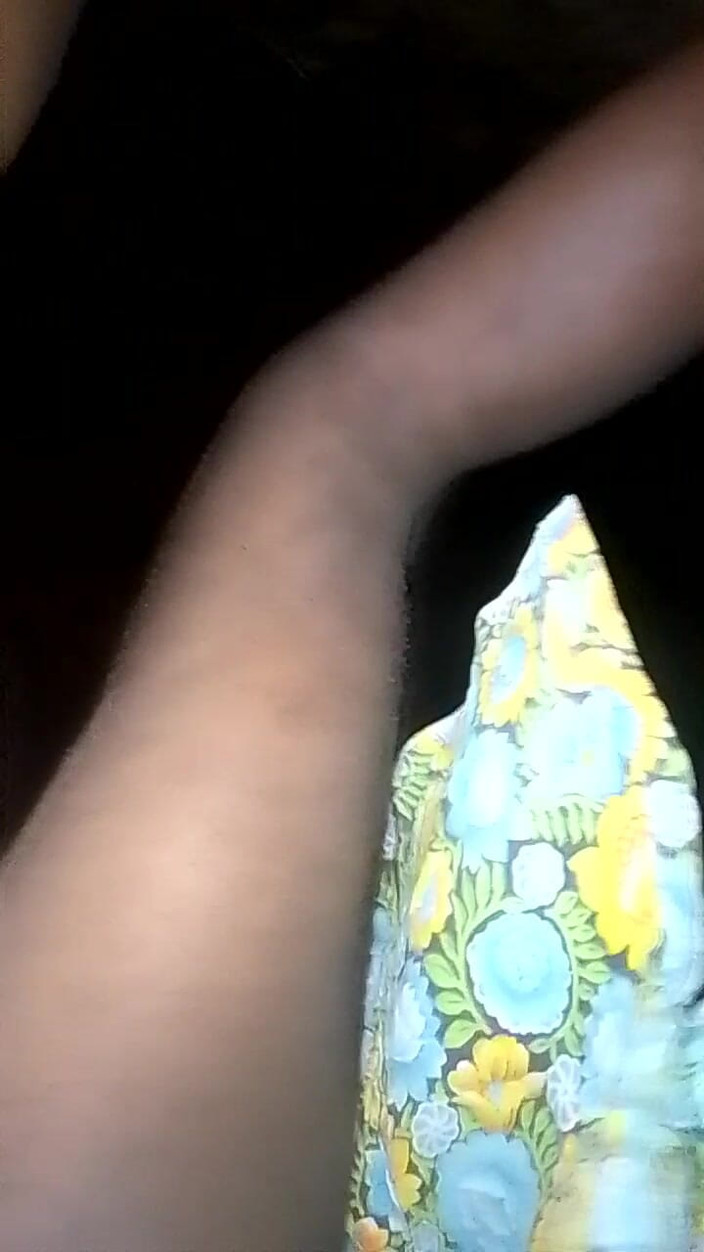 Janua294: Сусідська сестра отримує задоволення під час писання вночі, нове відео