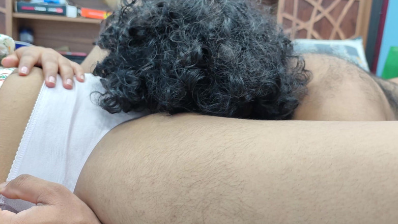 Vaigavarun45: Romanticismo di culo e figa in gonna e biancheria intima
