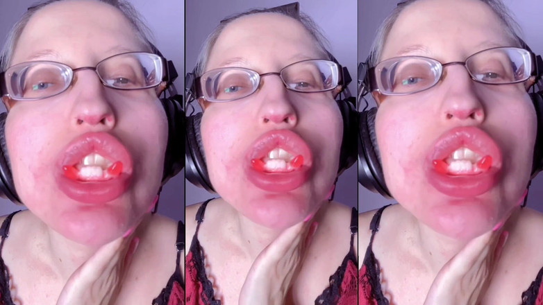 FinDom Goaldigger: ASMRの歯のキャンディ食べ - ASMR、眼鏡、ギタネス、口紅、大きな唇、モフ、食べ物、フェイスフェチ、長い爪