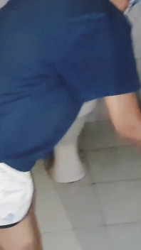Guardando bhabhi fare il bagno in bagno, l'ho scopata