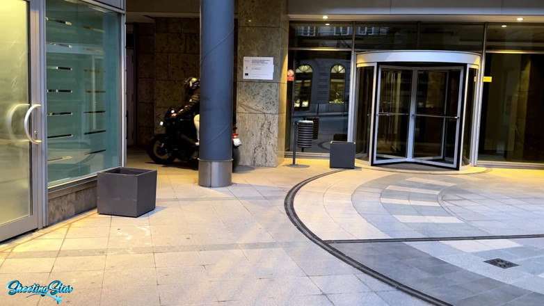 Shooting Star: MiLF matura porta il giovane motociclista torna in hotel lasciando...