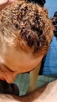 MILF Scopata Analmente Da Un Giovane Uomo Con Un Cazzo Enorme