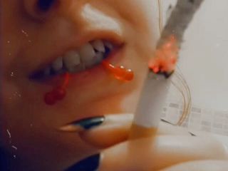 EstrellaSteam: 喫煙の女の子のクローズアップ
